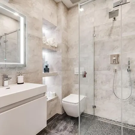 Апартаменты Deluxe Mansard In Karlin *
