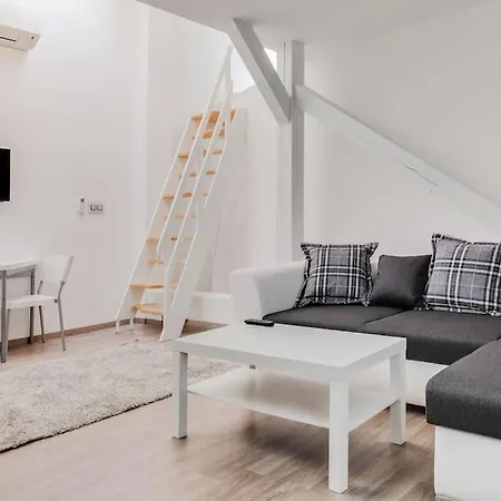 Appartement Deluxe Mansard In Karlin Praag