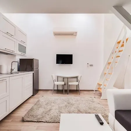 Apartmán Deluxe Mansard In Karlin