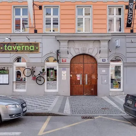 Deluxe Mansard In Karlin Lägenhet *